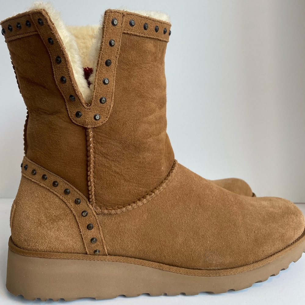 UGG Australia 1013853 CYD Short Suede Sheepskin Wedge Boots Chestnut 12 Women’s